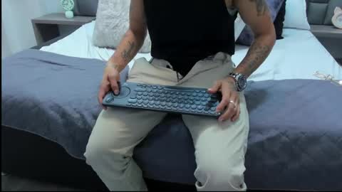 Zoe Krug online show from 18, 4, 2026