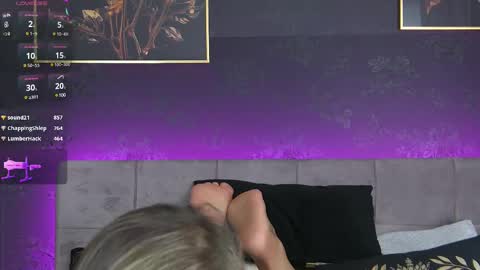 Snapshot of zoemesmerizee chatting on 17, 12, 2024 ZoeMesmerize online show from 17, 12, 2024