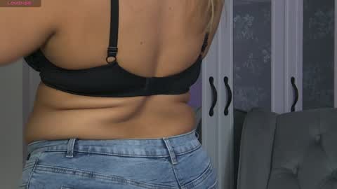 Snapshot of zoemesmerizee chatting on 28, 12, 2024 ZoeMesmerize online show from 28, 12, 2024