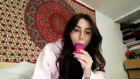 zoepleasing online show from 5, 3, 2025