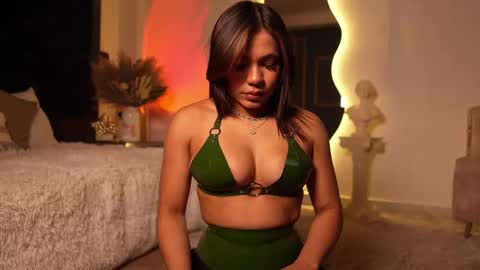 zoevidal_ online show from 9, 10, 2025