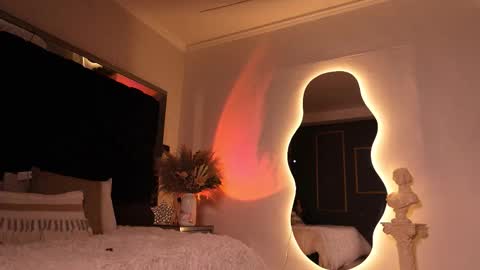 zoevidal_ online show from 10, 11, 2025