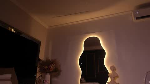 zoevidal_ online show from 8, 1, 2026