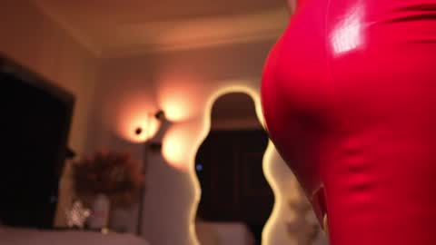 zoevidal_ online show from 6, 4, 2026