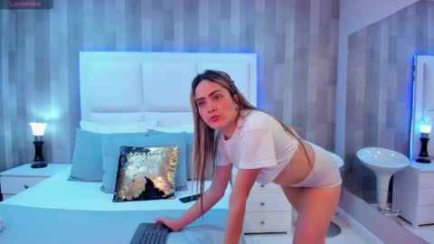 ZoeWilliis online show from 8, 10, 2025