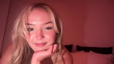 Snapshot of zoeyblair chatting on 8, 10, 2025 zoeyblair online show from 8, 10, 2025