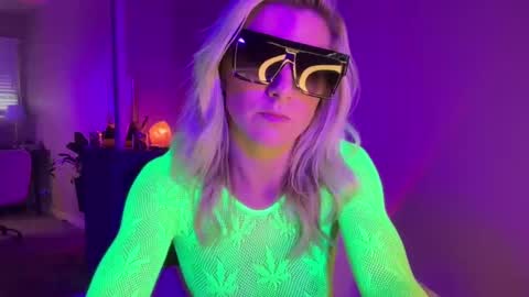 Zoeydanner online show from 11, 12, 2024