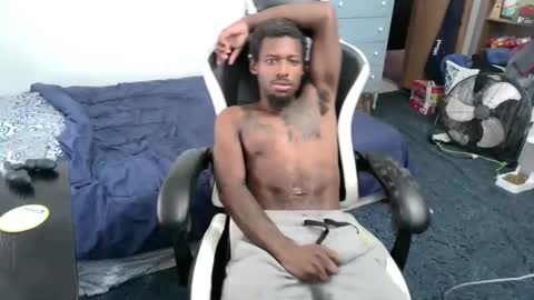 Snapshot of zoneingout chatting on 13, 11, 2025 zoneingout online show from 13, 11, 2025