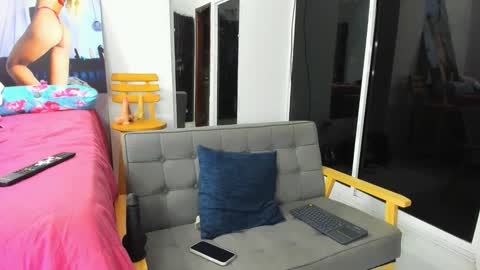 zou_quira online show from 7, 1, 2026