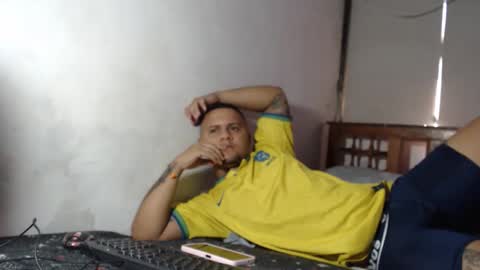 Snapshot of zues_gle25 chatting on 17, 4, 2026 zues_gle25 online show from 17, 4, 2026