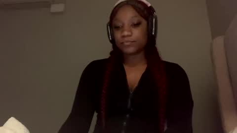 Snapshot of zurifrostxo chatting on 16, 10, 2025 Zuri Frost online show from 16, 10, 2025
