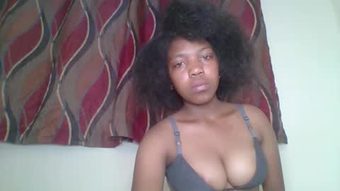Snapshot of zyraelle_01 chatting on 23, 4, 2026 zyraelle_01 online show from 23, 4, 2026