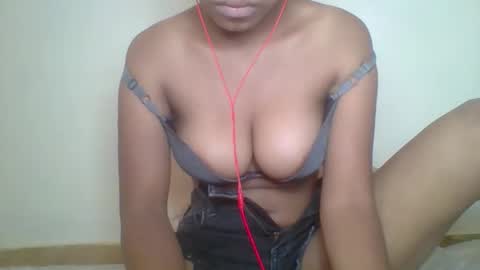 Snapshot of zyraelle_01 chatting on 28, 5, 2026 zyraelle_01 online show from 28, 5, 2026