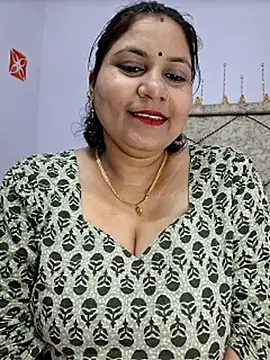 Snapshot of MOM-SUN-COUPLE chatting on 22, 2, 2025 MOM-SUN-COUPLE online show from 22, 2, 2025