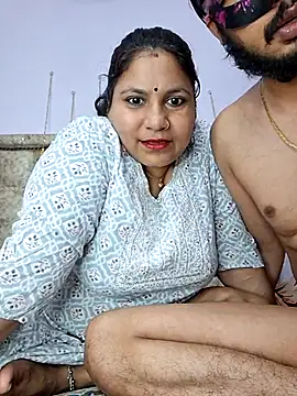 Snapshot of MOM-SUN-COUPLE chatting on 14, 3, 2025 MOM-SUN-COUPLE online show from 14, 3, 2025