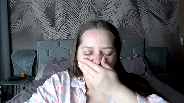 uliastar online show from 5, 12, 2025