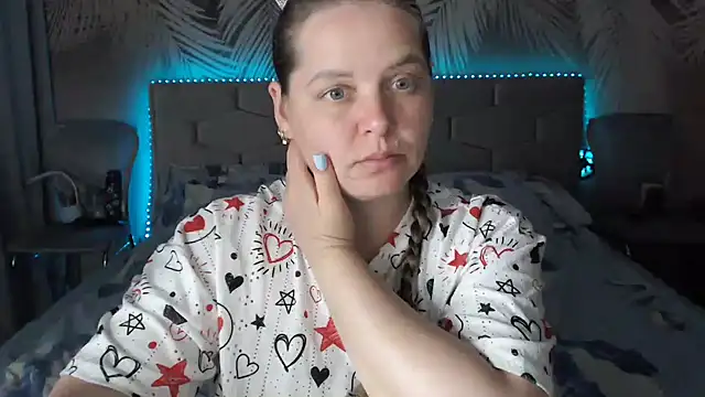 Snapshot of uliastar chatting on 7, 7, 2026 uliastar online show from 7, 7, 2026