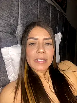 Snapshot of martina_contreras chatting on 31, 10, 2025 martina contreras online show from 31, 10, 2025