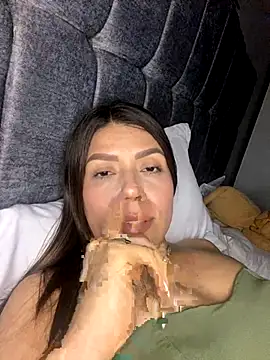 Snapshot of martina_contreras chatting on 16, 11, 2025 martina contreras online show from 16, 11, 2025