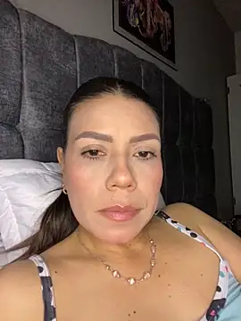 Snapshot of martina_contreras chatting on 1, 2, 2026 martina contreras online show from 1, 2, 2026