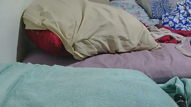 Snapshot of sluttylaura21 chatting on 3, 4, 2026 sluttylaura21 online show from 3, 4, 2026