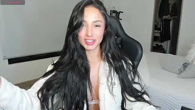 EvaMoet online show from 5, 3, 2025