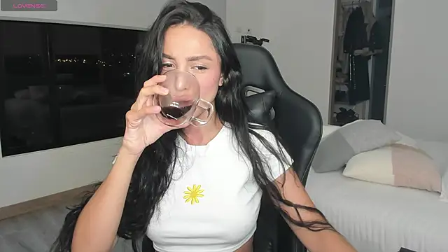 EvaMoet online show from 7, 3, 2025