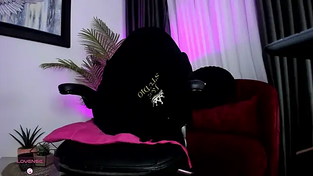 Snapshot of brianahill_ chatting on 4, 10, 2025 brianahill online show from 4, 10, 2025