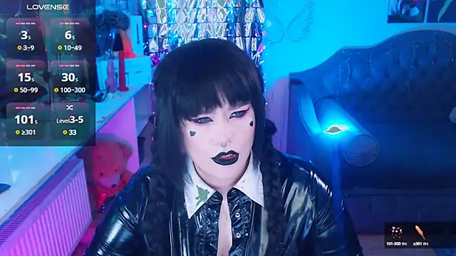 wickedxqueen online show from 3, 2, 2025