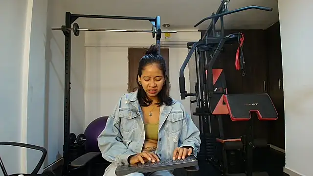 JuliKim  online show from 11, 10, 2025