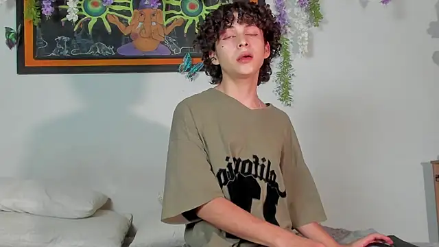 Snapshot of Cherry_boy_18 chatting on 12, 3, 2025 Cherry boy 18 online show from 12, 3, 2025