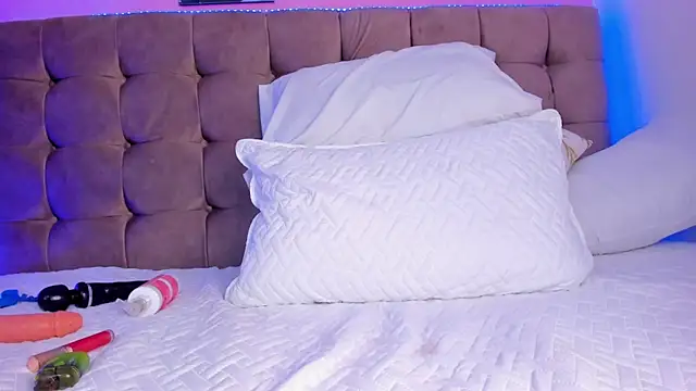 aleja cute  online show from 13, 3, 2025