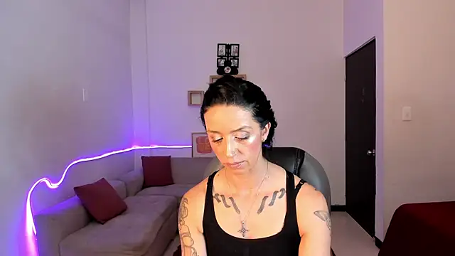 Kristen Garner online show from 28, 11, 2025