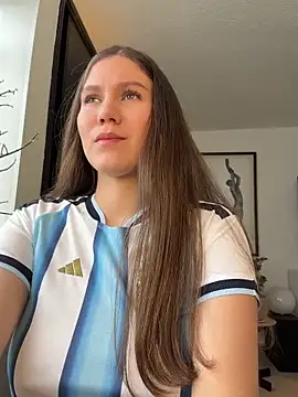 Snapshot of AmelieLaurent_ chatting on 17, 6, 2026 AmelieLaurent online show from 17, 6, 2026
