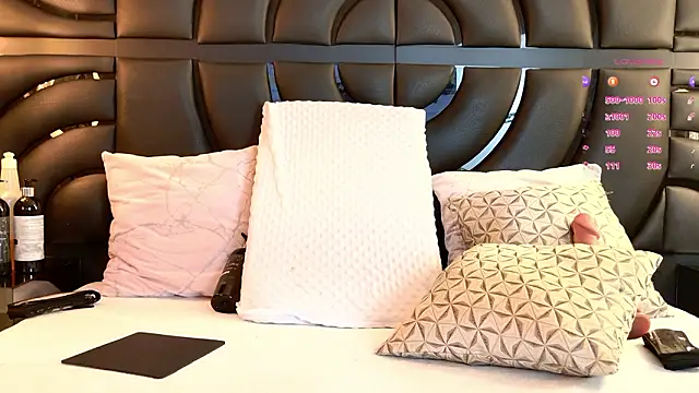 Iris Ross  online show from 10, 3, 2026