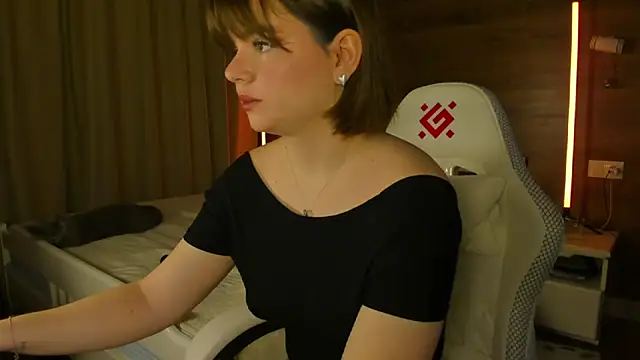 Elizabeth Hottie  online show from 19, 3, 2026