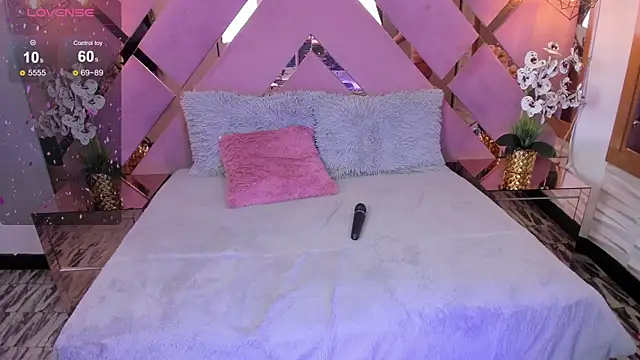 Snapshot of SHANONCLARK chatting on 5, 2, 2025 SHANONCLARK online show from 5, 2, 2025