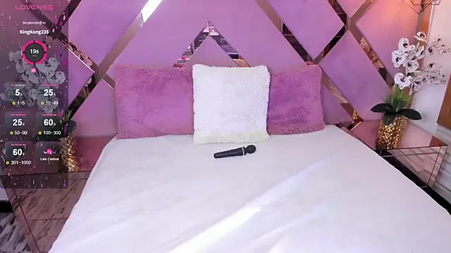 Snapshot of SHANONCLARK chatting on 21, 2, 2025 SHANONCLARK online show from 21, 2, 2025