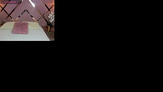 Snapshot of SHANONCLARK chatting on 12, 3, 2025 SHANONCLARK online show from 12, 3, 2025