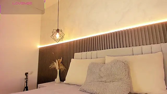 Snapshot of SHANONCLARK chatting on 6, 10, 2025 SHANONCLARK online show from 6, 10, 2025