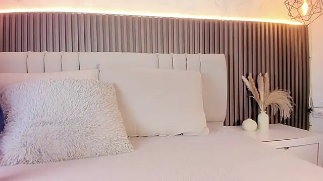 Snapshot of SHANONCLARK chatting on 1, 11, 2025 SHANONCLARK online show from 1, 11, 2025