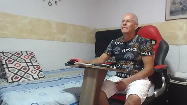 VALENTINO1983  online show from 13, 9, 2025