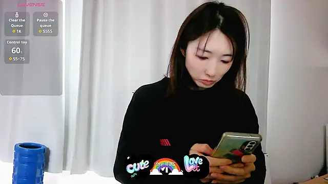 Snapshot of Love_me_Eri_ chatting on 10, 1, 2026 Love me Eri online show from 10, 1, 2026