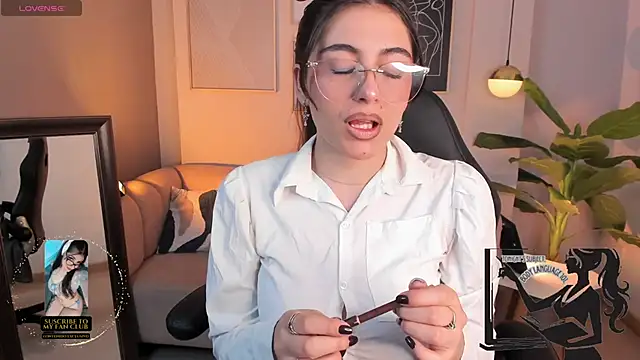 Snapshot of Ellie_Jhonson__ chatting on 27, 10, 2025 Ellie Jhonson   online show from 27, 10, 2025