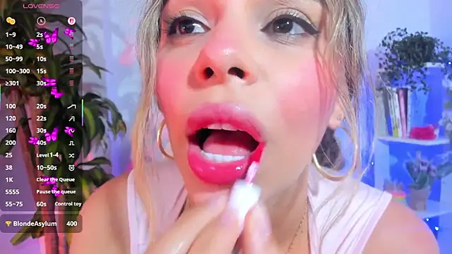 Snapshot of crisbell_lopez chatting on 18, 5, 2026 crisbell lopez online show from 18, 5, 2026