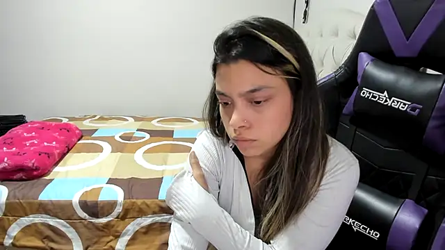 LuisaReyes 2911 online show from 20, 4, 2026