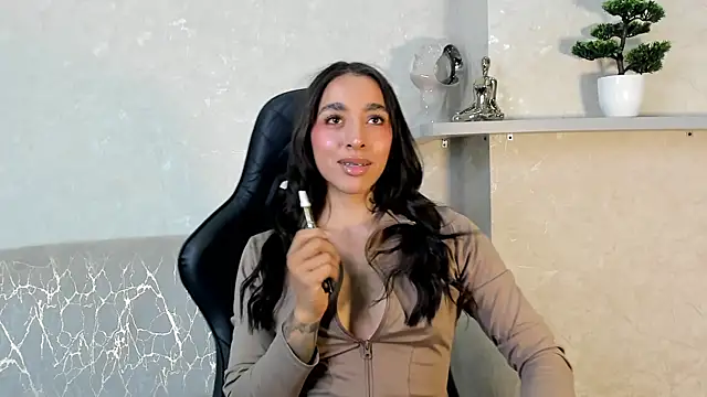 KAYLA BATISTA online show from 16, 7, 2026