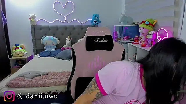 Snapshot of CuteDani_ chatting on 4, 8, 2026 CuteDani online show from 4, 8, 2026