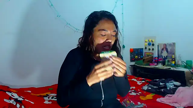 Snapshot of AmaraRoberts420 chatting on 7, 12, 2024 AmaraRoberts420 online show from 7, 12, 2024