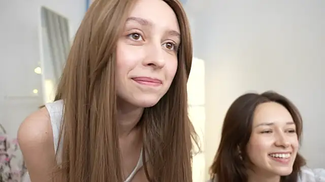 VivianLy  online show from 5, 12, 2024